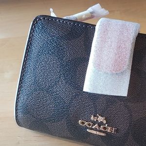 Signature Coach Wallet
